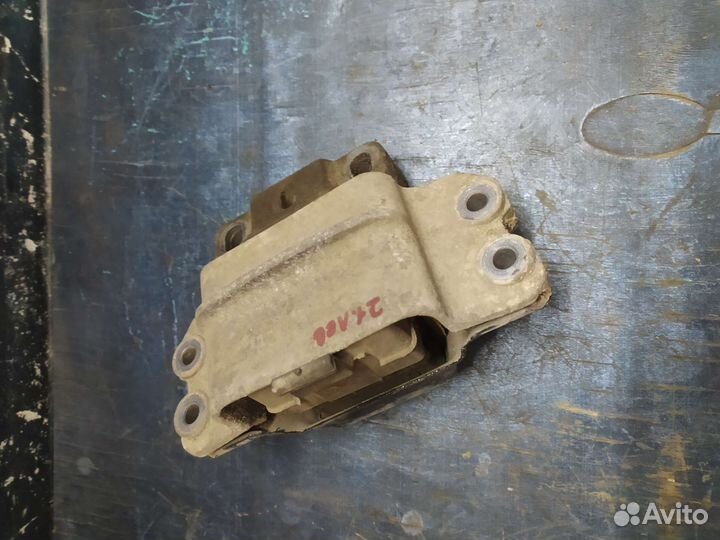 Опора двигателя Volkswagen Golf V