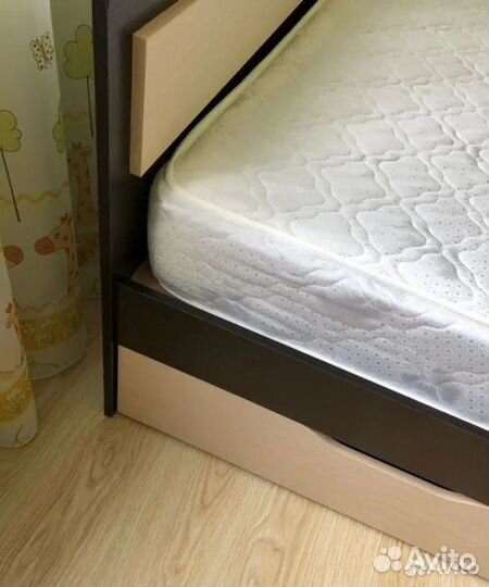 Кровать с ящиками (кровать с матрасом)