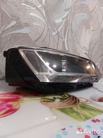 Фара Volkswagen Jetta 6.Оригинал.Правая