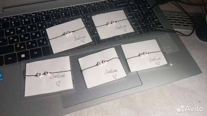 Браслет из ниток