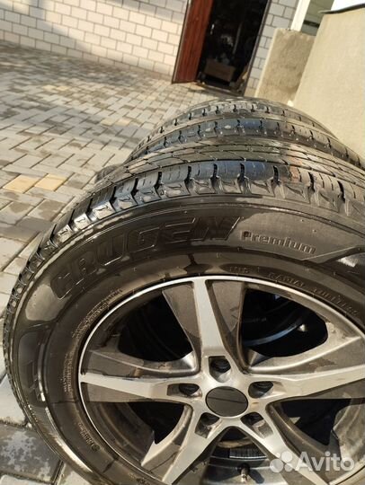 Kumho Crugen Premium KL33 215/70 R16 100