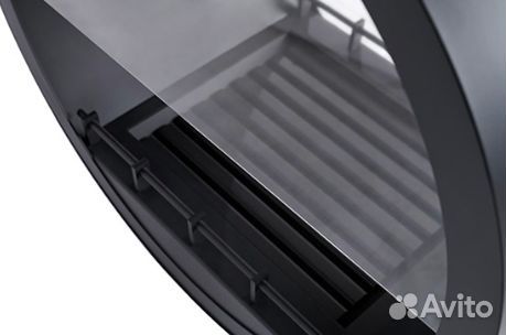 Островной камин с частичным остеклением