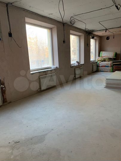 Сдам торговое помещение, 214 м²