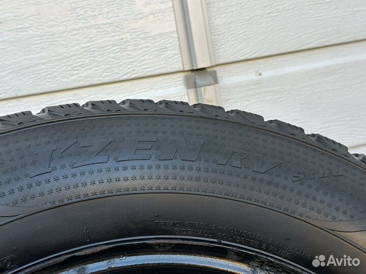 Kumho I’ZEN RV stud 215/65 R16 5*105 цо56,6