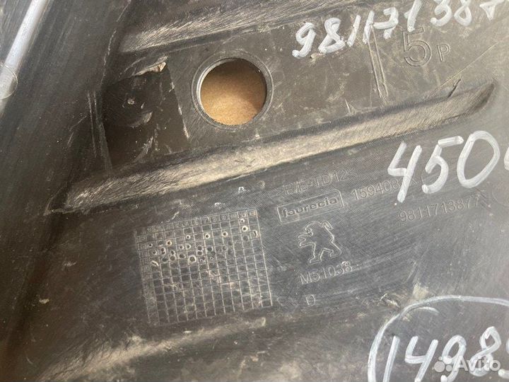 Решетка бампера передняя правая Peugeot Expert С