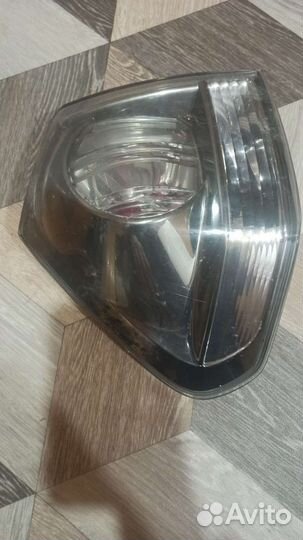 Задний левый фонарь Lexus rx300