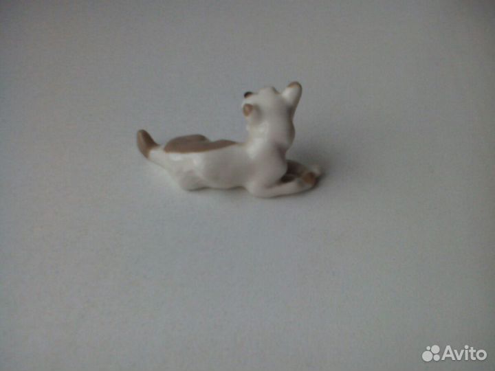 Фарфоровая статуэтка СССР. Собачка. лфз. мини