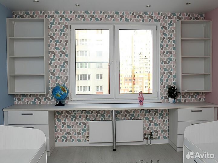 Рабочая зона для школьника у окна в рассрочку