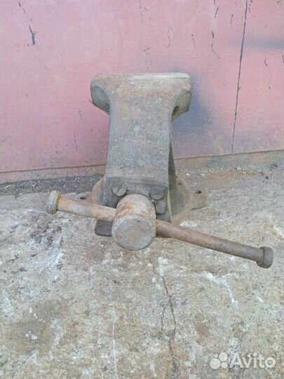 Старинные тиски СССР среднего размера