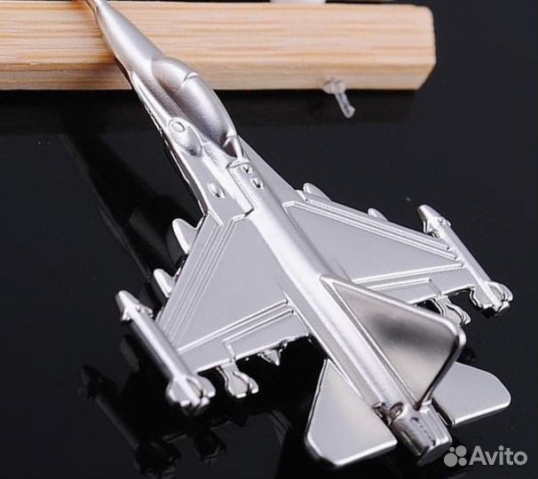 Панно подкова на счастье с копией истребителя Су-5