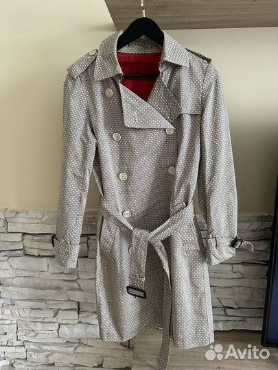 Плащ женский Carolina Herrera