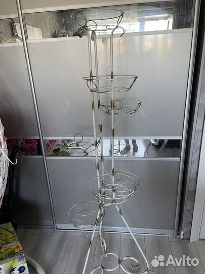 Подставка для цветов металлическая