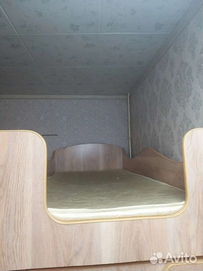 Двухъярусная кровать