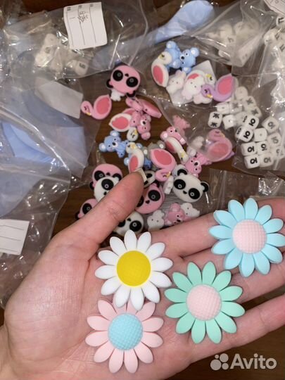 Именные держатели для пустышек