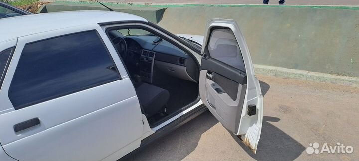 LADA Priora 1.6 МТ, 2010, битый, 250 000 км