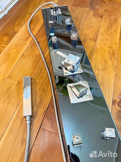 Душевая панель с гидромассажем