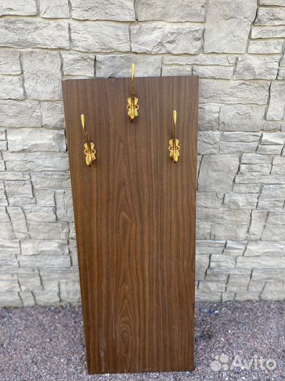 Вешалка настенная в прихожую