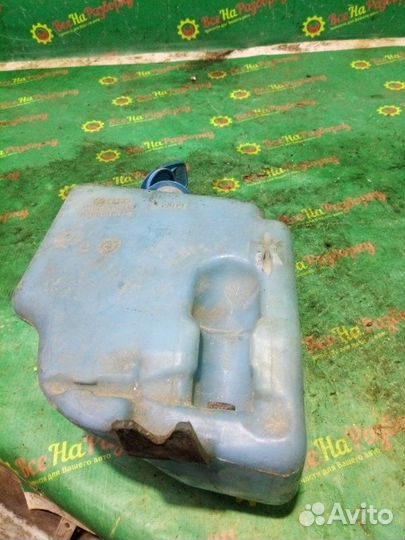 Бачок омывателя Volkswagen Vento хечбэк 1.8