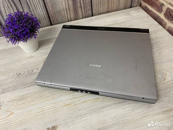 Ноутбук Tsinghua Tongfang F5600S