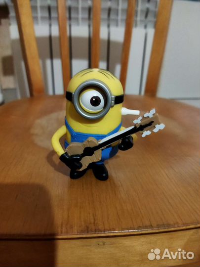 Миньон с гитарой 8см с заводкой