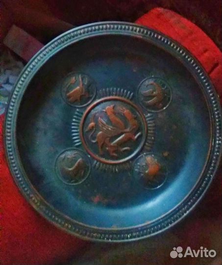 Настенная металлическая тарелка