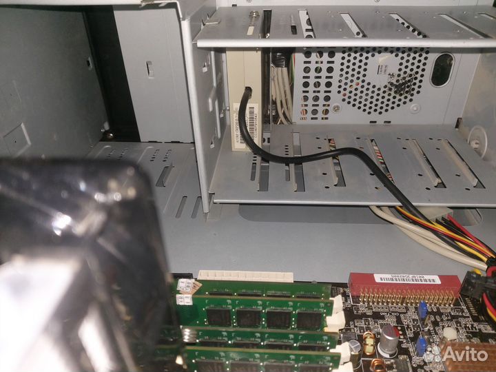 Материнская плата с процессором и памятью