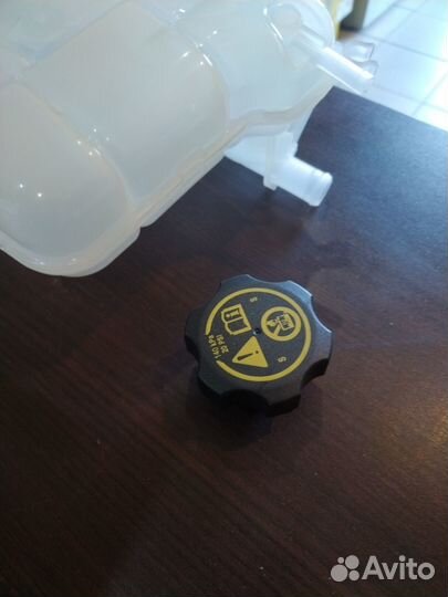 Крышка расш. бачка Круз/Авео Т300/Астра J пробка