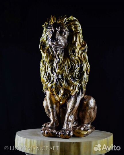Бронзовый лев