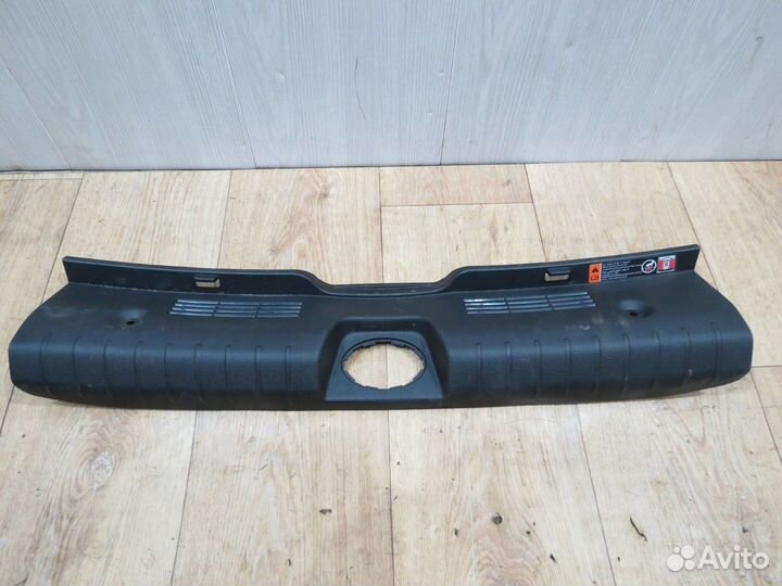 Кожух замка багажника Kia Stinger