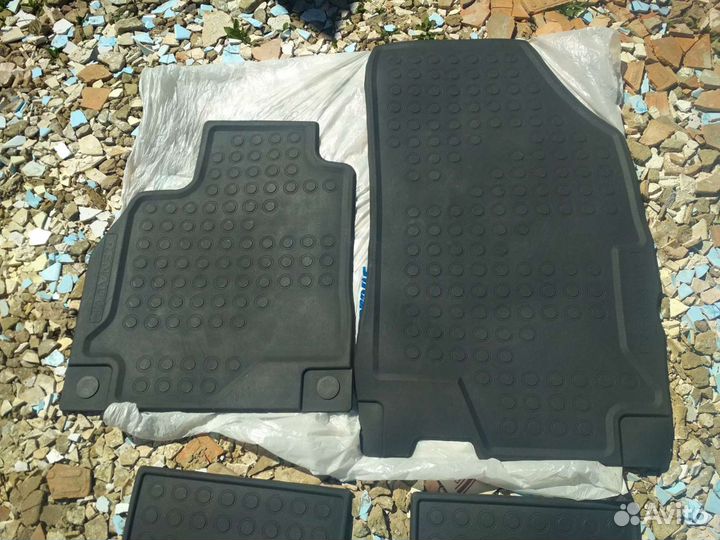Автомобильные коврики резиновые