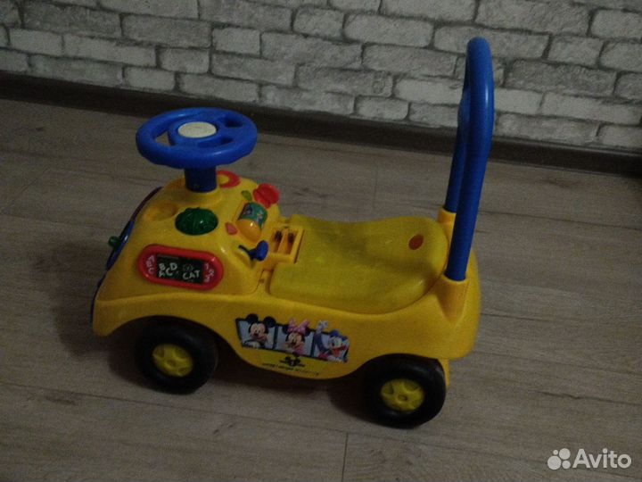 Детская машинка каталка с ручкой