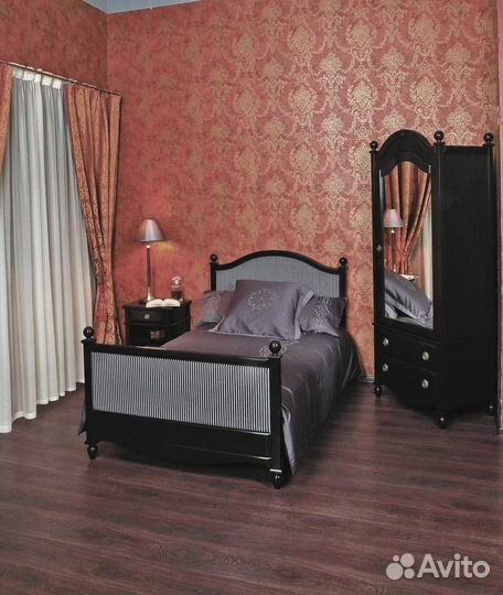 Тумбочка прикроватная из массива, фабрика Woodrigh