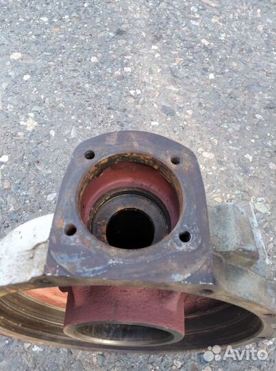 Корпус бортового редуктора правый мтз 82