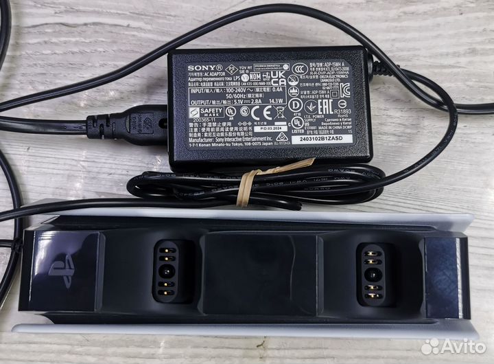 Зарядная станция Sony для двух DualSense CFI-ZDS1