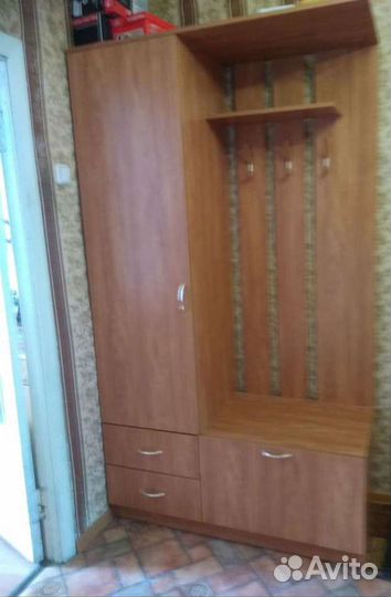 Прихожая(раздевалка и шкаф с зеркалом)