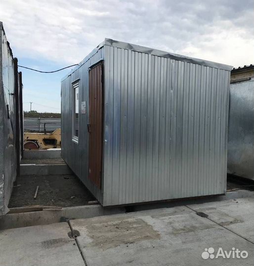 Дачный домик бытовка