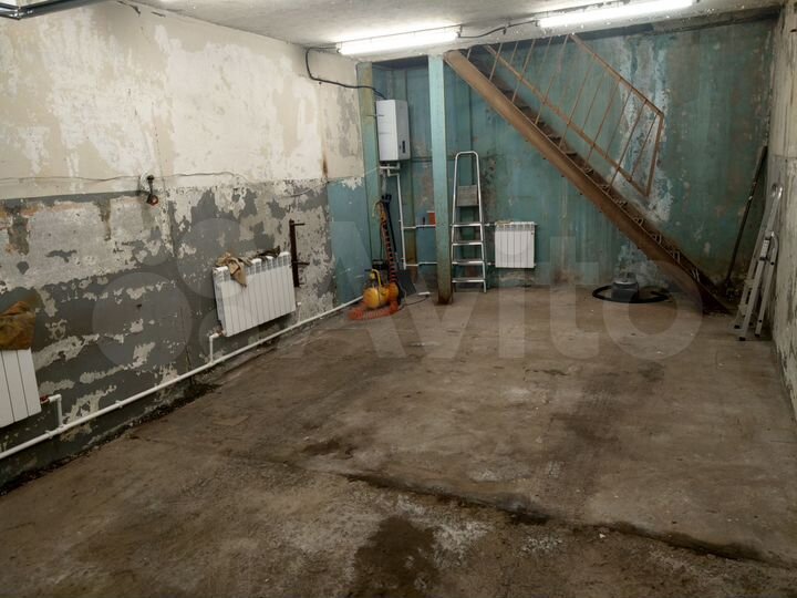 Гараж, > 30 м²