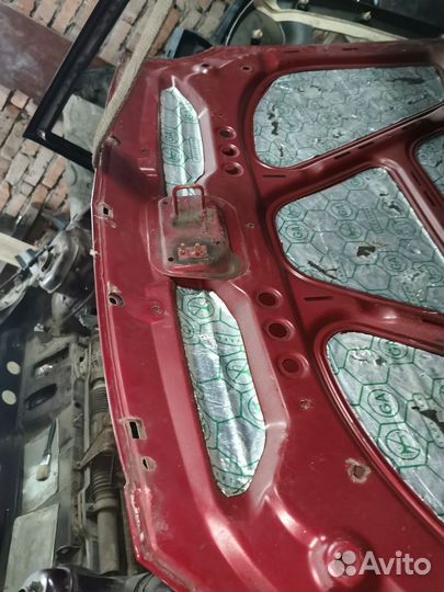 Капот на priora