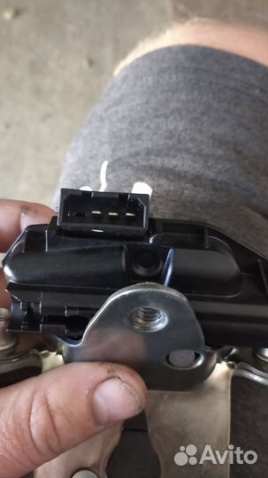 Замок багажника vw 6ru 827 505c