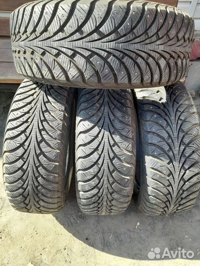 Goodyear UltraGrip Extreme 225/60 R17 99T