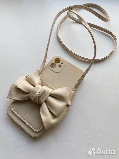 Чехол на iPhone 11 с ремешком