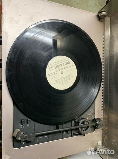 Виниловый проигрыватель