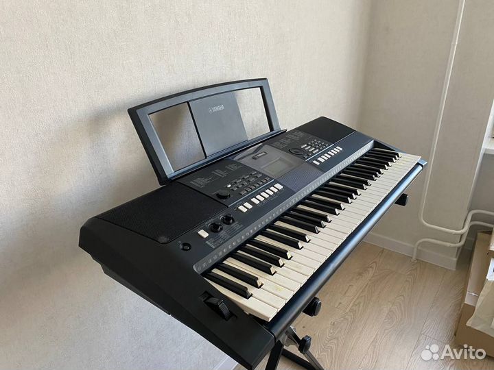 Синтезатор Yamaha PSR-E423 и стойка Soundking