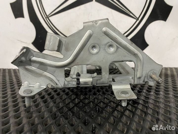 Кронштейн блока управления Mercedes-Benz E-Класс