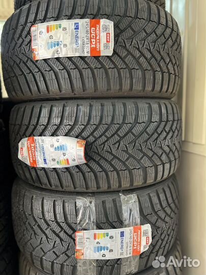 CST Medallion Winter WCP1 245/40 R18 97W