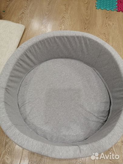 Сухой бассейн с шариками