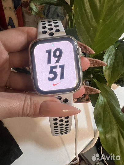 Часы apple watch se nike