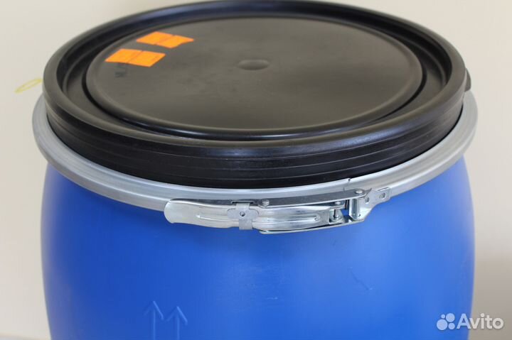 Бочка пластиковая 127л (евробарабан) на хомуте