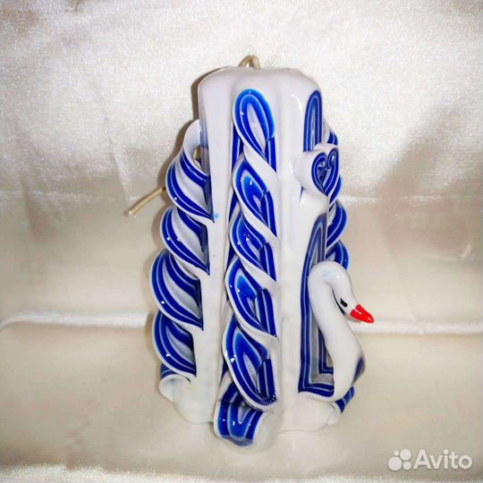 Свечи резные, лебеди и снегири на праздники