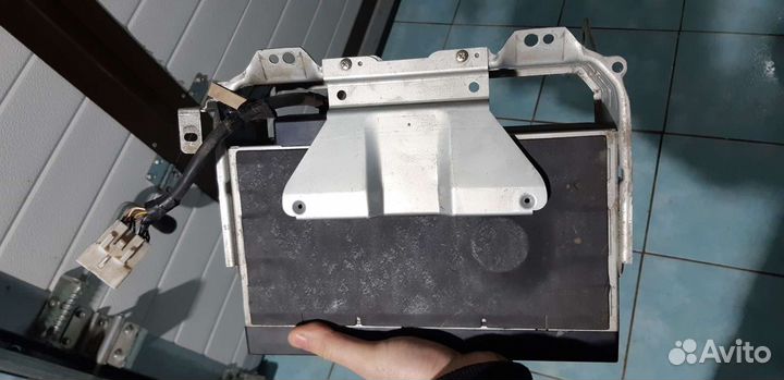 CD чейнджер на Toyota Land Cruiset 100